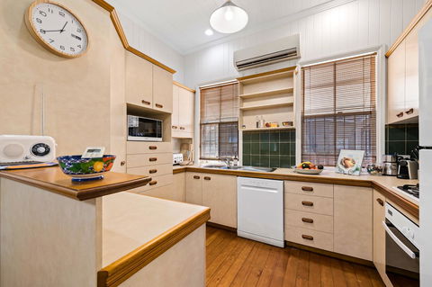 Frangipani House - Accommodation VIC 11