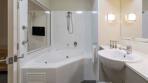 Oaks Hervey Bay Resort And Spa - Accommodation VIC 11