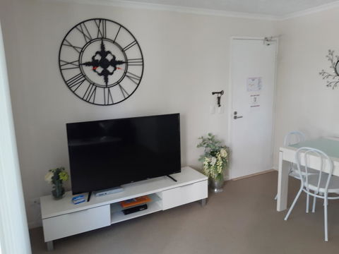 Surfers Beach Resort One - Accommodation VIC 4