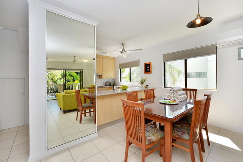 Seascape Holidays - Tropical Reef Apartments - Accommodation VIC 11