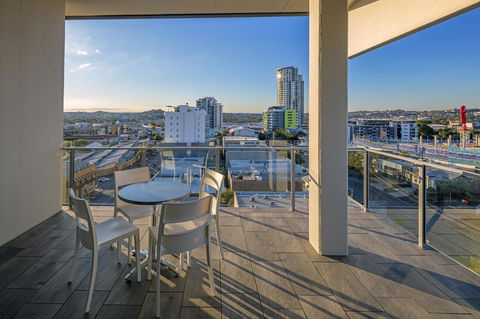 Direct Collective - Pavilion And Governor On Brookes - Accommodation VIC 1