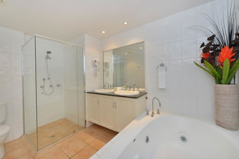 Cayman Villas Port Douglas - Accommodation VIC 25