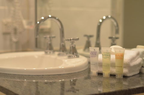 Cayman Villas Port Douglas - Accommodation VIC 13