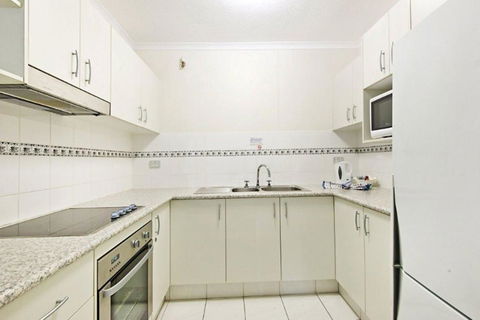 Surfers International Apartments - Accommodation VIC 35