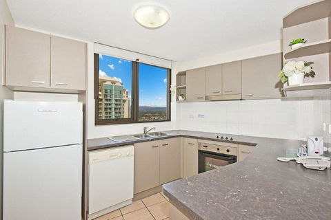 Surfers International Apartments - Accommodation VIC 40