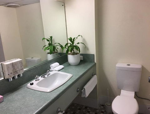 Emerald Central Hotel Official - Accommodation VIC 28