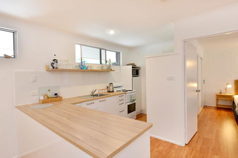 Lychee Tree Holiday Apartments - Accommodation VIC 37