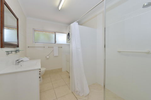 Lychee Tree Holiday Apartments - Accommodation VIC 11