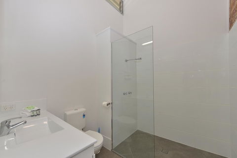 Lychee Tree Holiday Apartments - Accommodation VIC 18
