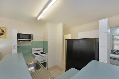 Lychee Tree Holiday Apartments - Accommodation VIC 0