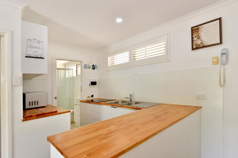 Lychee Tree Holiday Apartments - Accommodation VIC 25