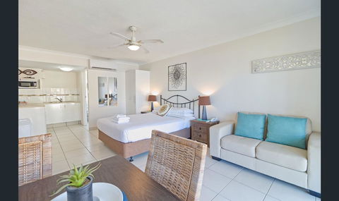 Bay Of Palms - Accommodation VIC 8