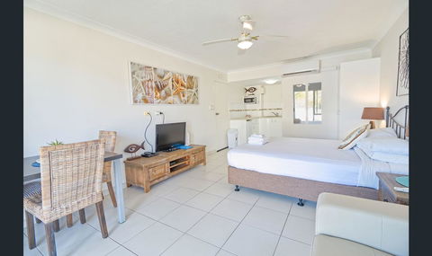 Bay Of Palms - Accommodation VIC 10