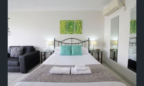 Bay Of Palms - Accommodation VIC 23