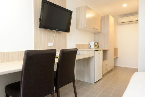 Smart Motels Bert Hinkler - Accommodation VIC 40