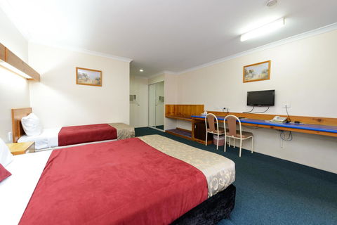 Smart Motels Bert Hinkler - Accommodation VIC 2