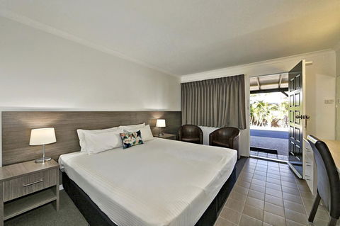 Smart Motels Bert Hinkler - Accommodation VIC 24
