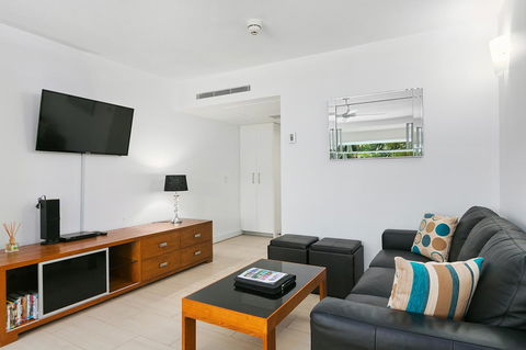 Palm Cove Beach Apartment - Accommodation VIC 18
