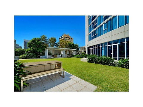 H Star Residences-- Paradise Stayz - Accommodation VIC 7