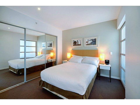 H Star Residences-- Paradise Stayz - Accommodation VIC 8