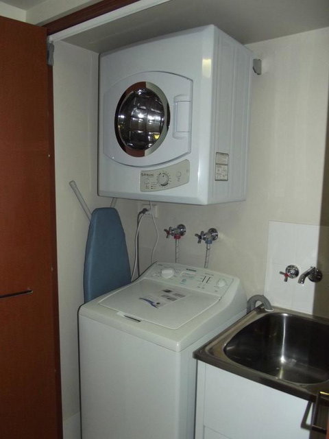 Private 2 Bedroom Apartment @ Chevron Towers - Accommodation VIC 11