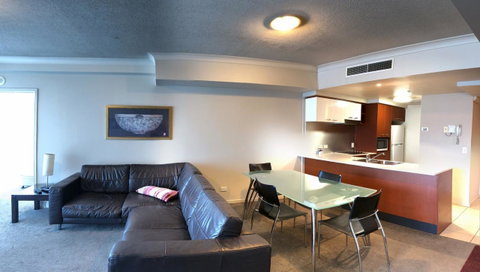 Private 2 Bedroom Apartment @ Chevron Towers - Accommodation VIC 2