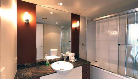 Private 2 Bedroom Apartment @ Chevron Towers - Accommodation VIC 9