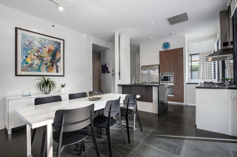 Ultra Broadbeach - Accommodation VIC 24