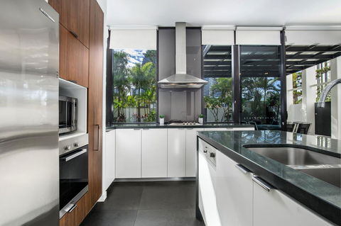 Ultra Broadbeach - Accommodation VIC 25