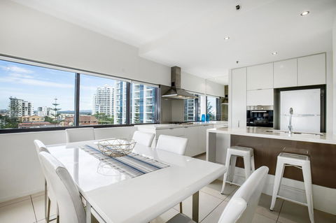 Ultra Broadbeach - Accommodation VIC 9