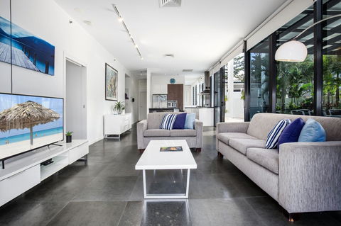 Ultra Broadbeach - Accommodation VIC 23