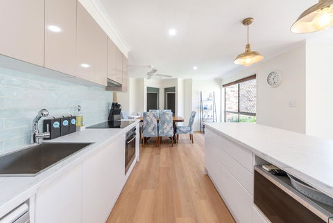 Waterfront Theme Park Getaway - Accommodation VIC 4