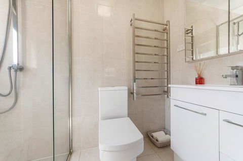 Waterfront Theme Park Getaway - Accommodation VIC 8