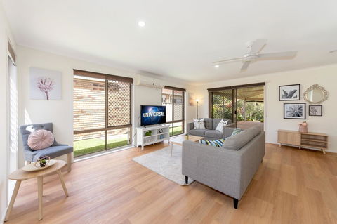 Waterfront Theme Park Getaway - Accommodation VIC 2