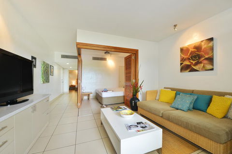 Club Tropical Resort - Official Onsite Reception & Check In - Accommodation VIC 13