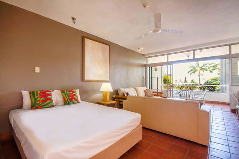 Club Tropical Resort - Official Onsite Reception & Check In - Accommodation VIC 16