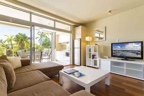 Club Tropical Resort - Official Onsite Reception & Check In - Accommodation VIC 11