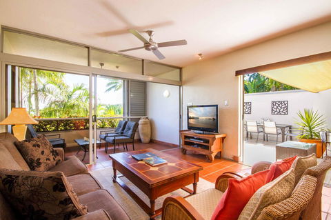 Club Tropical Resort - Official Onsite Reception & Check In - Accommodation VIC 21