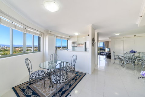 The Meriton Apartments On Main Beach - Accommodation VIC 15
