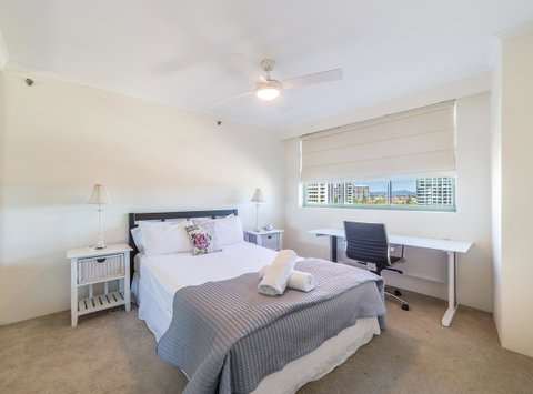 The Meriton Apartments On Main Beach - Accommodation VIC 16
