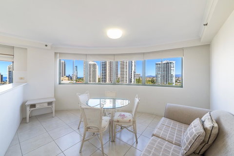 The Meriton Apartments On Main Beach - Accommodation VIC 4