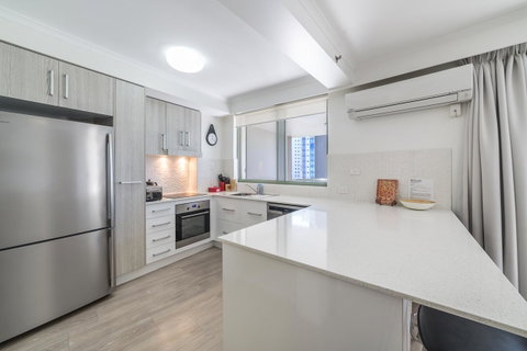 The Meriton Apartments On Main Beach - Accommodation VIC 12