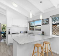 Beautiful Home- Walk to Beach-Short drive to Noosa - Accommodation VIC