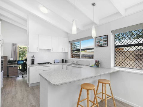 Beautiful Home- Walk To Beach-Short Drive To Noosa - Accommodation VIC 0