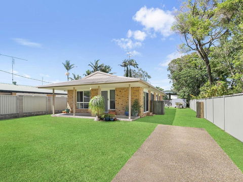 Beautiful Home- Walk To Beach-Short Drive To Noosa - Accommodation VIC 7
