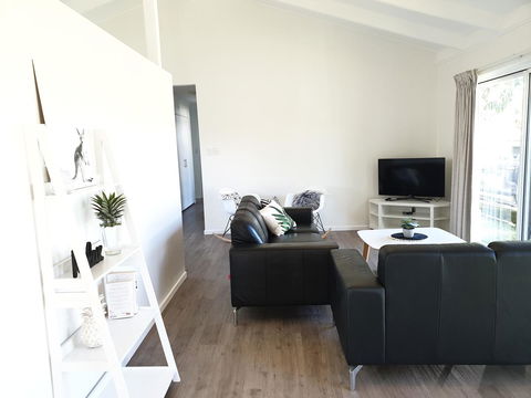 Beautiful Home- Walk To Beach-Short Drive To Noosa - Accommodation VIC 1