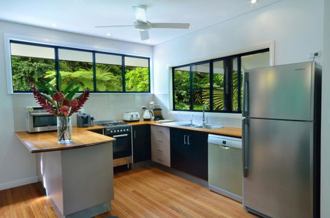 Misty Mountains Rainforest Retreat - Accommodation VIC 4