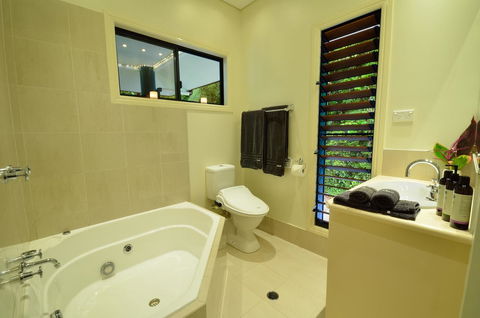 Misty Mountains Rainforest Retreat - Accommodation VIC 12