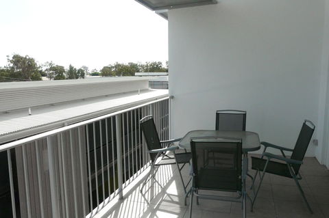 Monterey Apartments Moranbah - Accommodation VIC 2