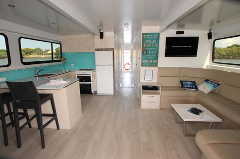 Coomera Houseboats - Accommodation VIC 9